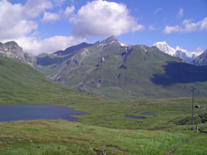 À droite le Mont-Blanc