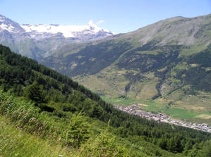 Col du Mont Cenis. Dans le fond Lanslebourg